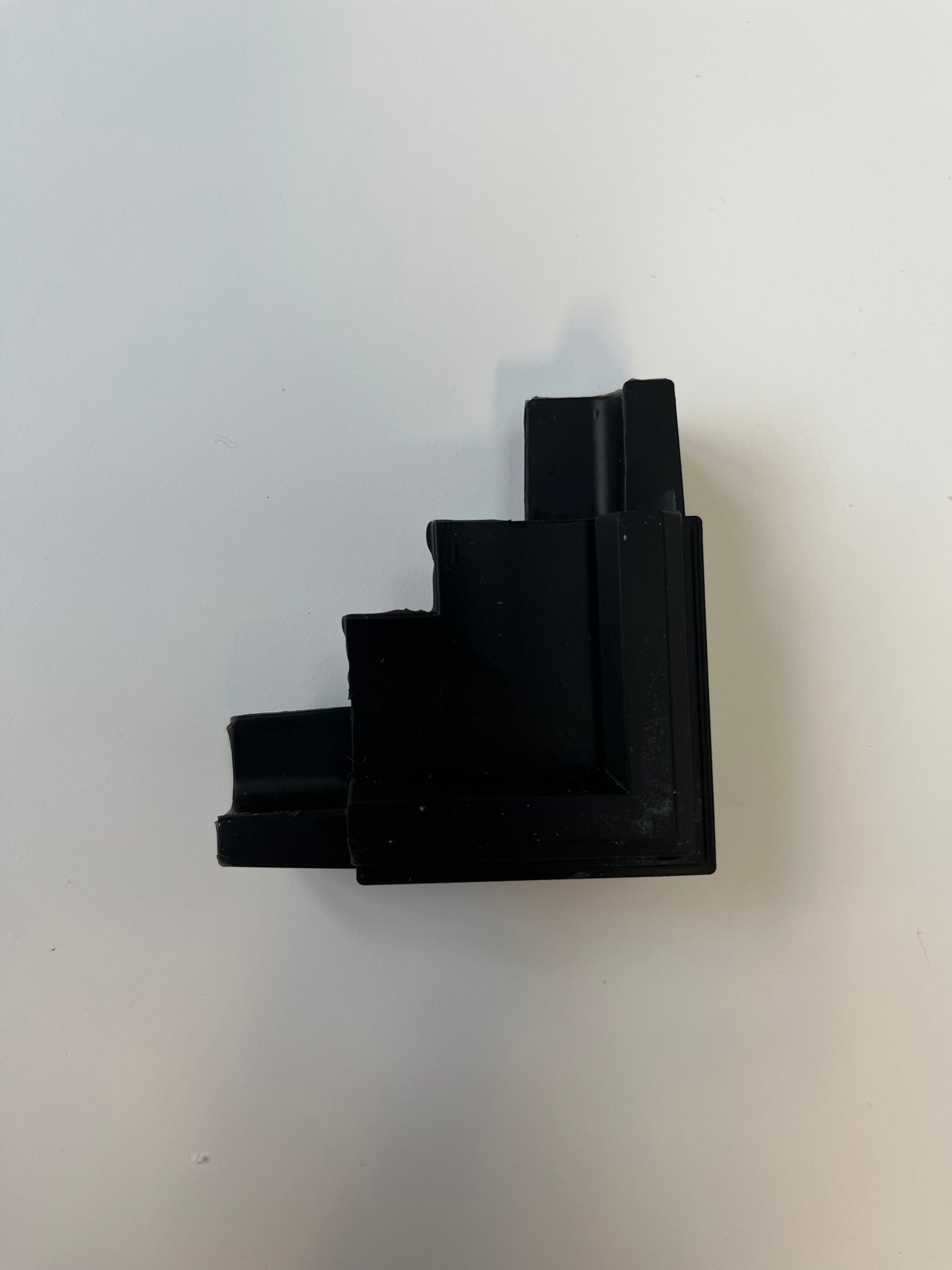 Gasket 90 deg formed Corner to suit MPM DPG90W push-in door seal.  Ref ADPG90
