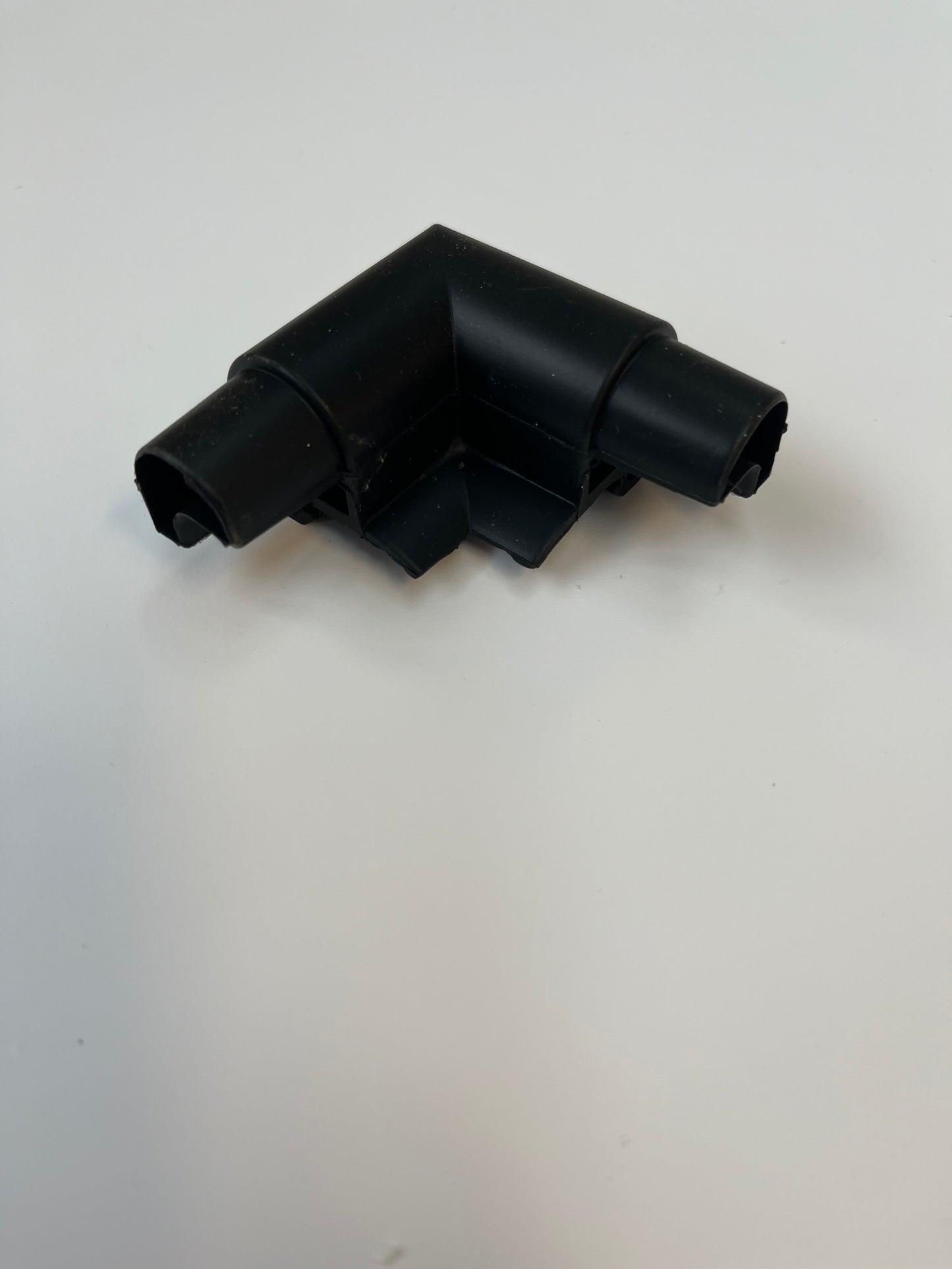Gasket 90 deg formed Corner to suit MPM DPG90W push-in door seal.  Ref ADPG90