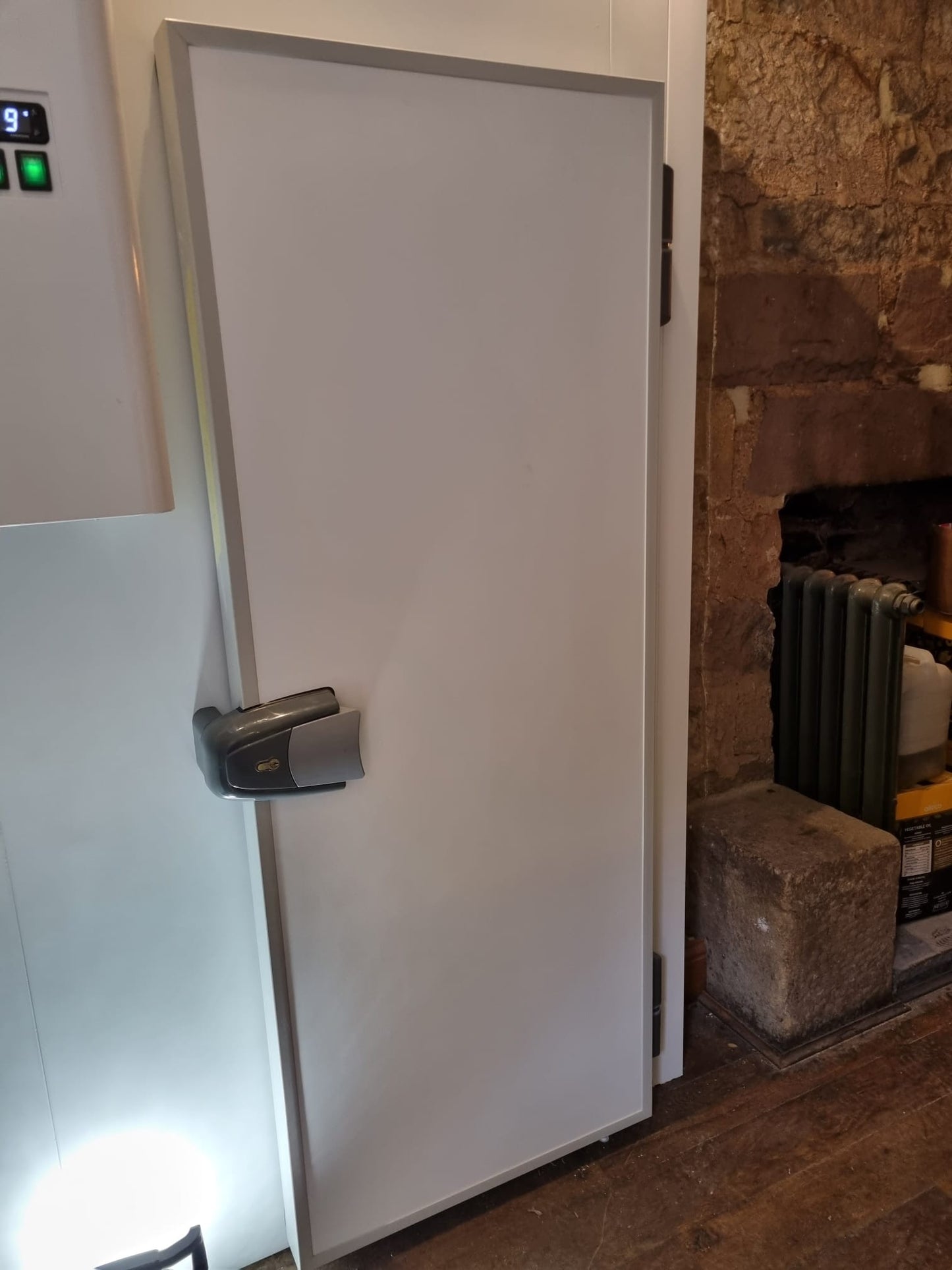 Hinged door & frame for a Chiller